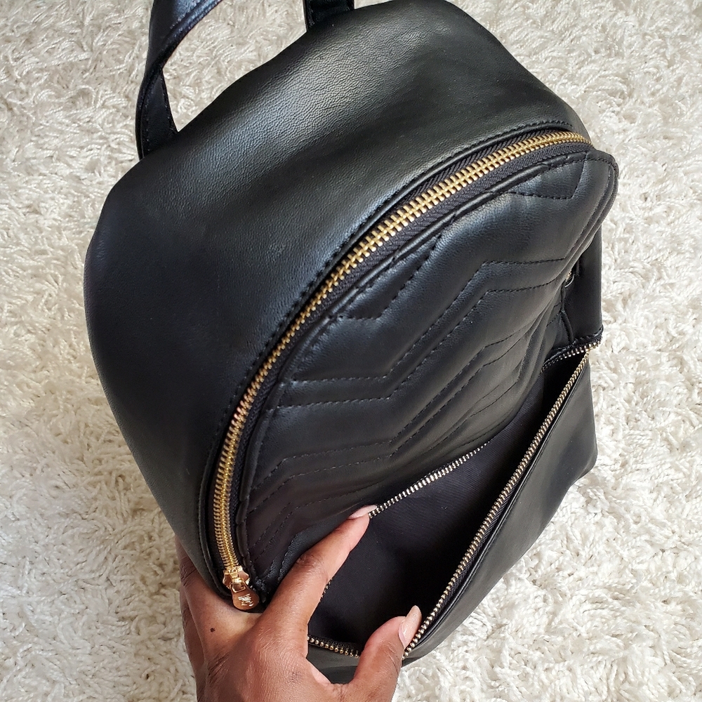 Zigzag Quilted Backpack - Picture 5 of 5